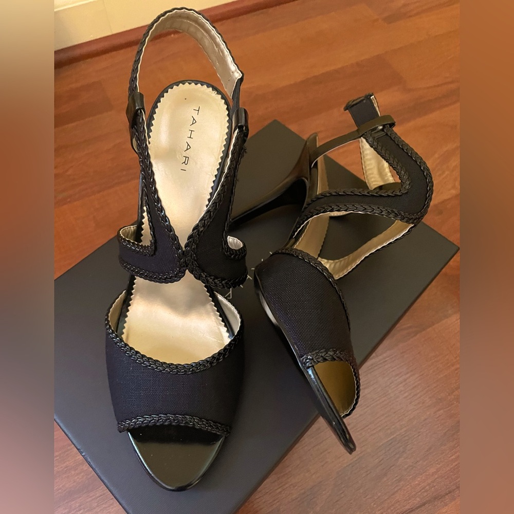 Tahari Ta-Leeann Black Sandals